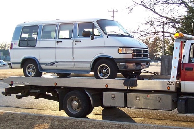 this image shows heavy-duty towing services in Evanston, IL